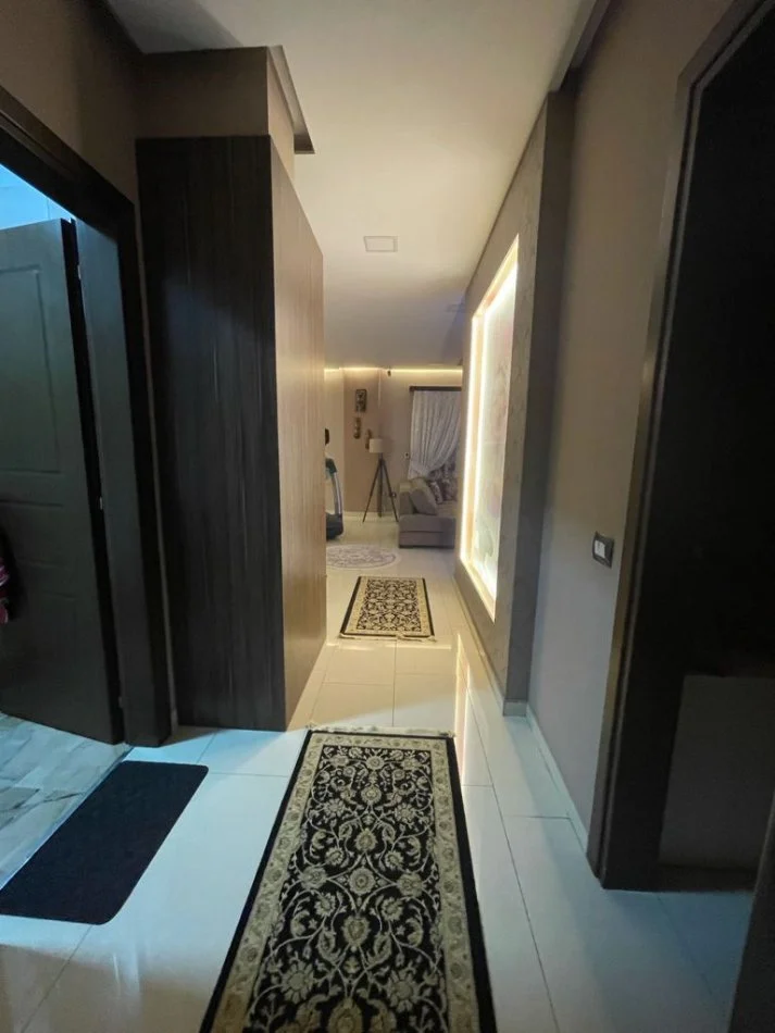 Lushnje, shitet apartament 2+1+Ballkon Kati 3, 