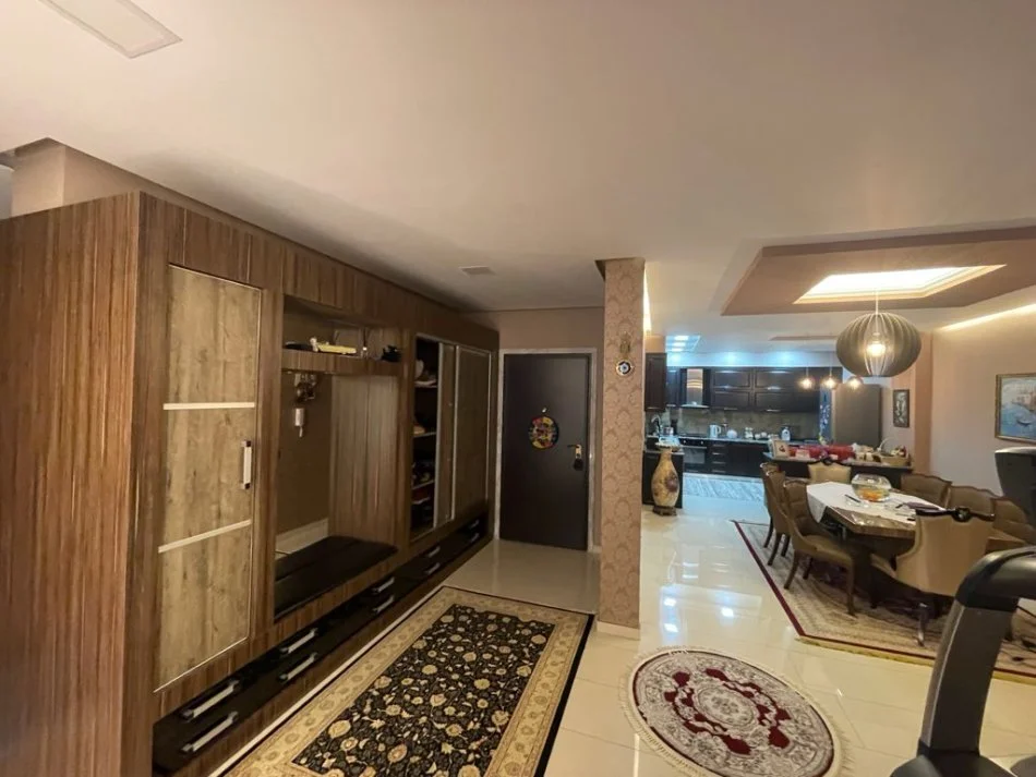 Lushnje, shitet apartament 2+1+Ballkon Kati 3, 
