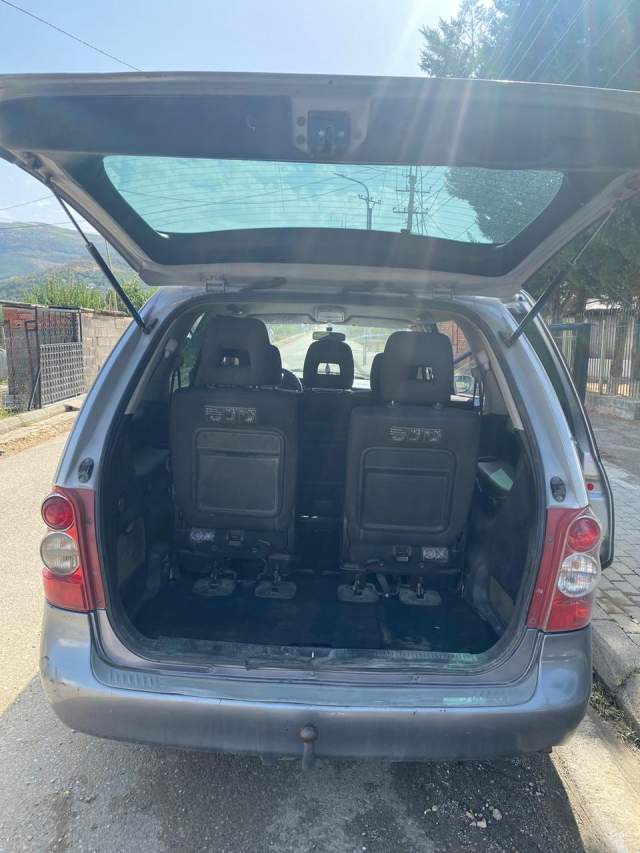 Tirane, shes xhip Mazda MPV Viti 2004, 220.000 Leke