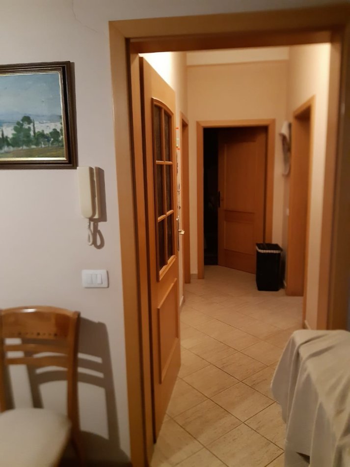 Tirane, jepet me qera apartament 2+1+Ballkon Kati 2, 100 m² 670 € (Sami Frasheri/Juridiku)