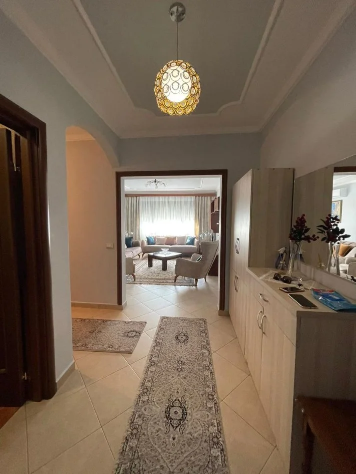 Tirane, jap me qera apartament 2+1+Aneks+Ballkon Kati 3, 137 m² 1.000 € (Faik konica)