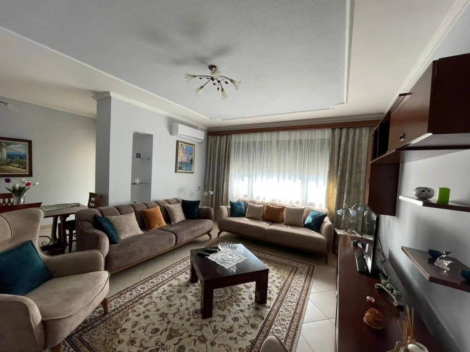 Tirane, jap me qera apartament 2+1+Aneks+Ballkon Kati 3, 137 m² 1.000 € (Faik konica)