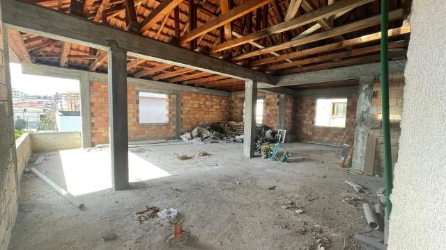 Tirane, jepet me qera  Kati 3, 110 m² 200 € /muji(Enver Birko)