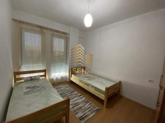 Tirane, jepet me qera apartament 3+1+Ballkon Kati 5, 130 m² 650 € (Rruga 5 Maji)