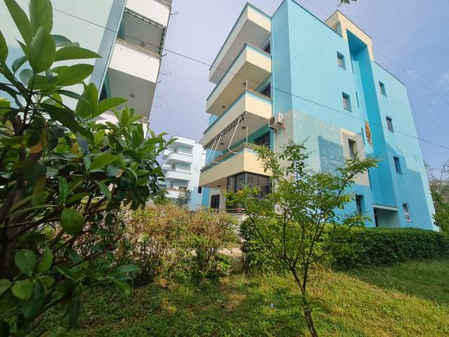 Apartament 84 m2, në zonën më të frekuentuar të Plazhit në Durrës. Cmimi 45000 Euro i negociueshem..