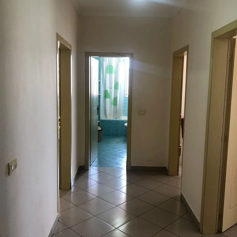 Tirane, jap me qera apartament 2+1+Ballkon Kati 7, 100 m² 550 € (Rruga e Kavajes)