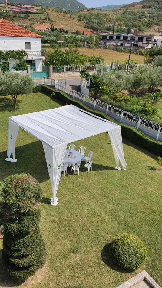 Sherbime me cadra/tenda, tavolina, karrige me qera