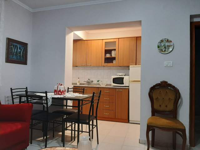 Tirane, jepet me qera apartament 2+1 Kati 4, 450 Euro