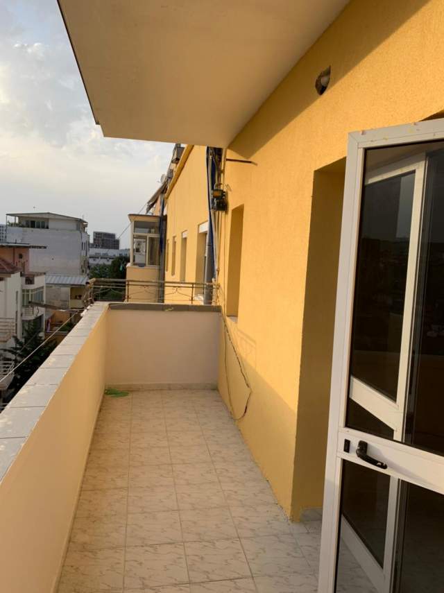 Tirane, jepet me qera 2+1 Kati 6, 100 m² 350 Euro (Kongresi i Manastirit)