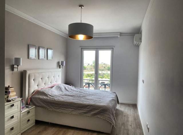 Tirane, shitet apartament 3+1 Kati 3, 1.700 Euro/m2