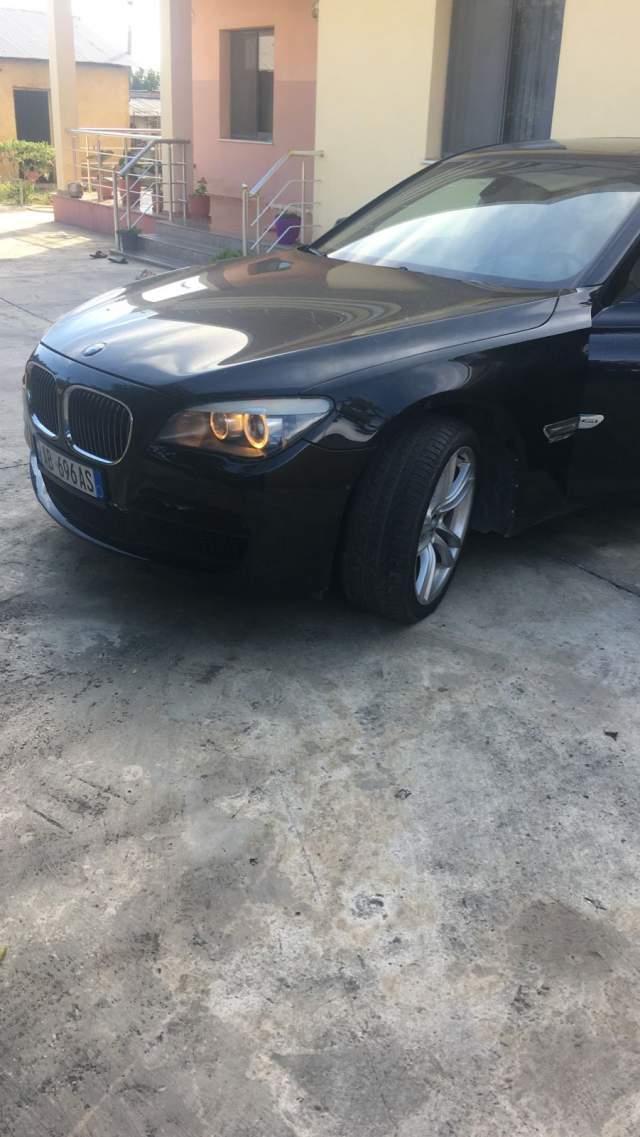 Tirane, shitet makine BMW Viti 2012,
