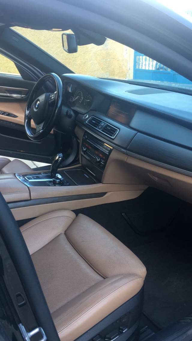 Tirane, shitet makine BMW Viti 2012,
