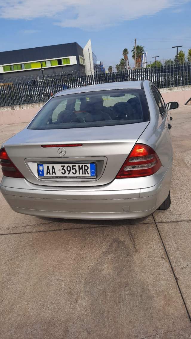 Tirane, shes makine Mercedes-Benz C-klass 200 CDI Viti 2002, 2.500 Euro