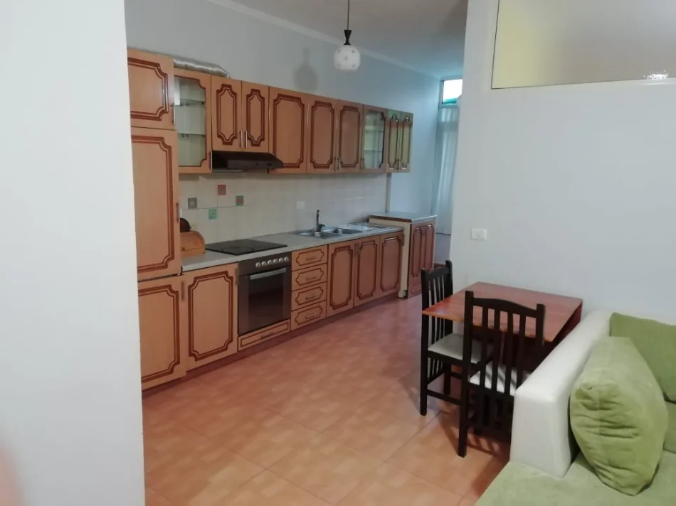 Tirane, jepet me qera apartament 1+1+Aneks+Ballkon Kati 2, 62 m² 350 € (qyteti studenti , sauk)