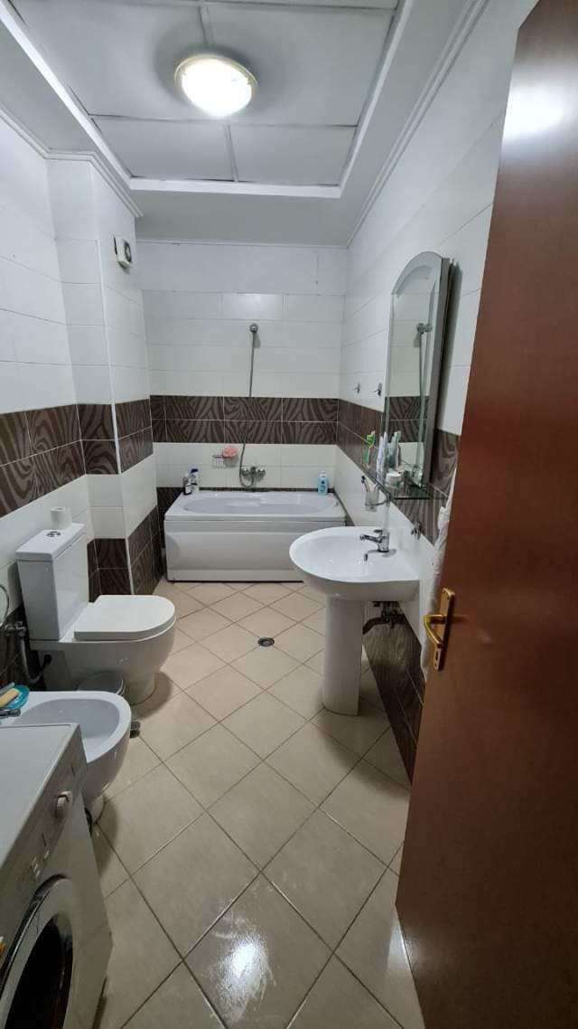 Apartament 2+1+2 tualete + post parkimi me qira, prane 21-Dhjetorit ne Tirane