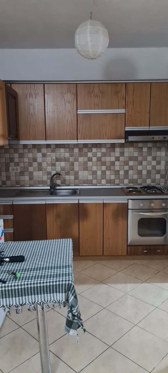 Tirane, jepet me qera apartament 2+1+BLK Kati 2, 78 m² 30.000 Leke (Rruga Muhamed Deliu)