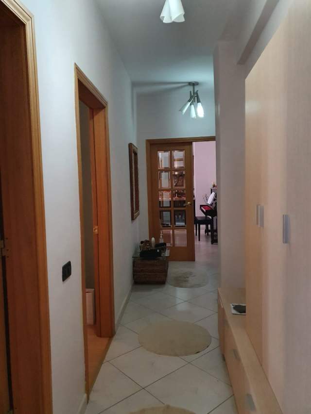 Jepet me qera apartament 2+1+BLK Kati 3, 115 m² 450 Euro (Rruga Bill Klinton)