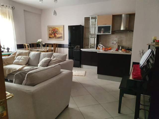 Jepet me qera apartament 2+1+BLK Kati 3, 115 m² 450 Euro (Rruga Bill Klinton)
