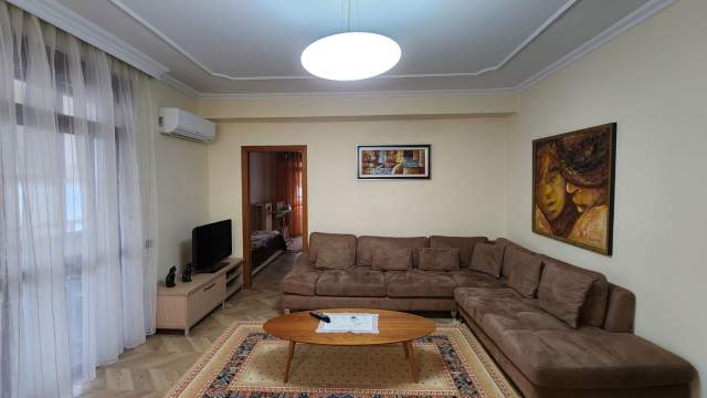 Tirane, jepet me qera apartament 4+1+BLK Kati 8, 140 m² 100.000 Leke (Rruga Nikolla Jorga)