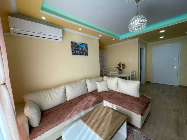 Tirane, jepet me qera apartament 1+1 Kati 6, 95 m² 500 Euro (Fusha e aviacionit)