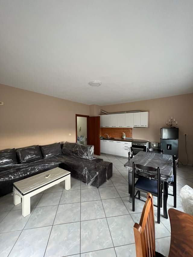 Tirane, jepet me qera apartament 1+1+BLK Kati 5, 72 m² 300 Euro (Rruga Kongresi i Manastirit)