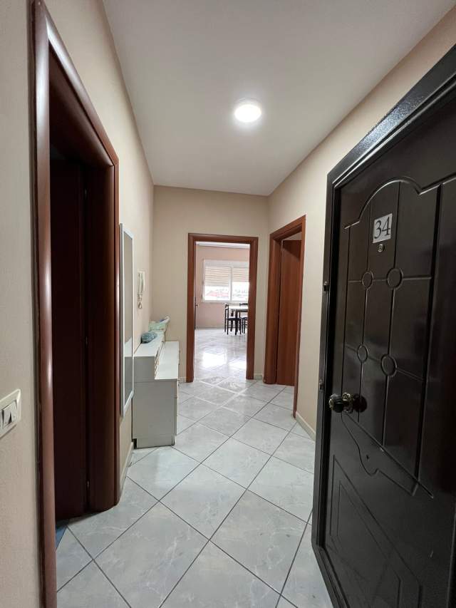 Tirane, jepet me qera apartament 1+1+BLK Kati 5, 72 m² 300 Euro (Rruga Kongresi i Manastirit)