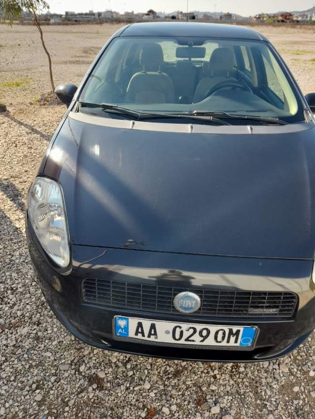 Durres, shitet makine Fiat Fiat Grande Punto Viti 2006, 2.700 Euro
