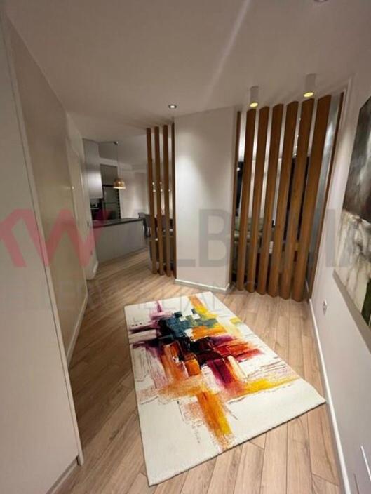 Tirane, jepet me qera 2+1 E kompletuar me 2 garazhe, 750 Euro