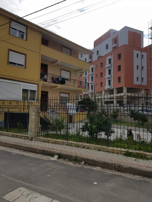 Tirane, jepet me qera apartament 2+1+A+BLK Kati 3, 87 m² 350 Euro (Tregu-Ushqimor)