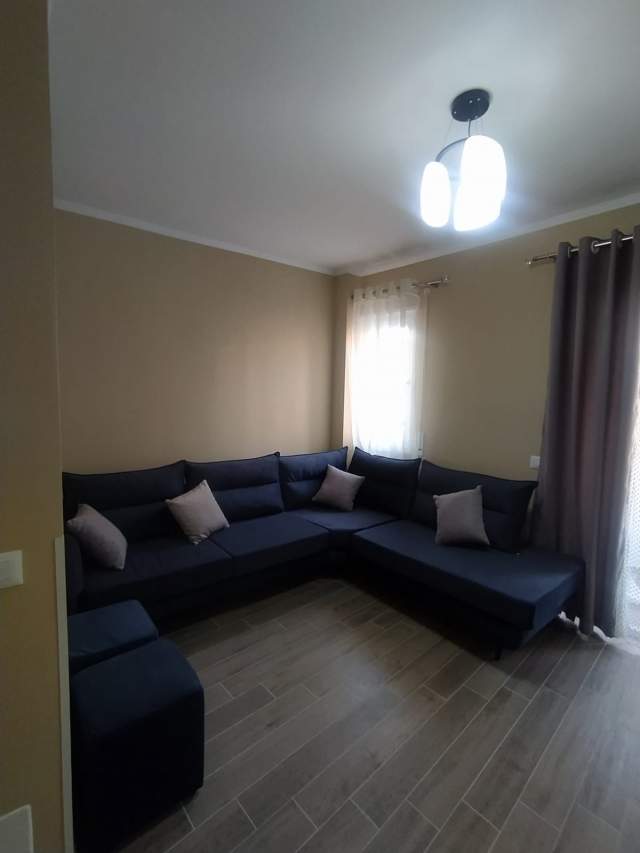 Tirane, jepet me qera apartament 1+1+BLK Kati 2, 52 m² 320 Euro (Vila L2)
