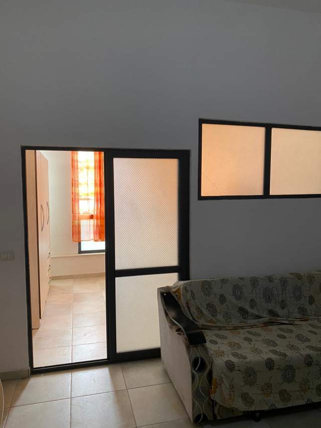 Tirane, jepet me qera apartament 1+1 Kati 1, 50 m² 30.000 Leke (Loni Ligori)