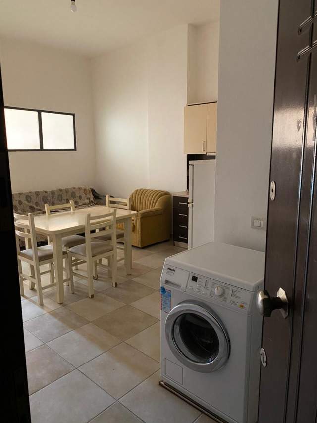 Tirane, jepet me qera apartament 1+1 Kati 1, 50 m² 30.000 Leke (Loni Ligori)