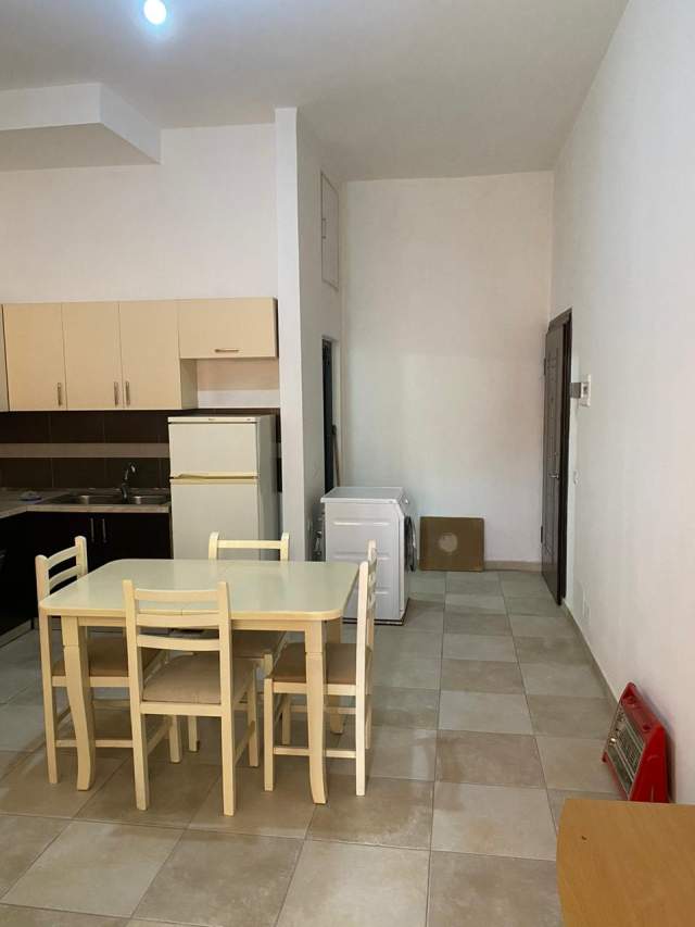 Tirane, jepet me qera apartament 1+1 Kati 1, 50 m² 30.000 Leke (Loni Ligori)