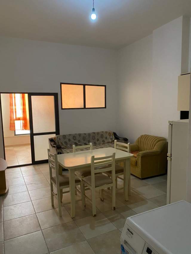 Tirane, jepet me qera apartament 1+1 Kati 1, 50 m² 30.000 Leke (Loni Ligori)