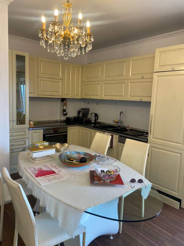 Tirane, jepet me qera apartament 2+1+BLK Kati 7, 95 m² 550 Euro (Brryli)