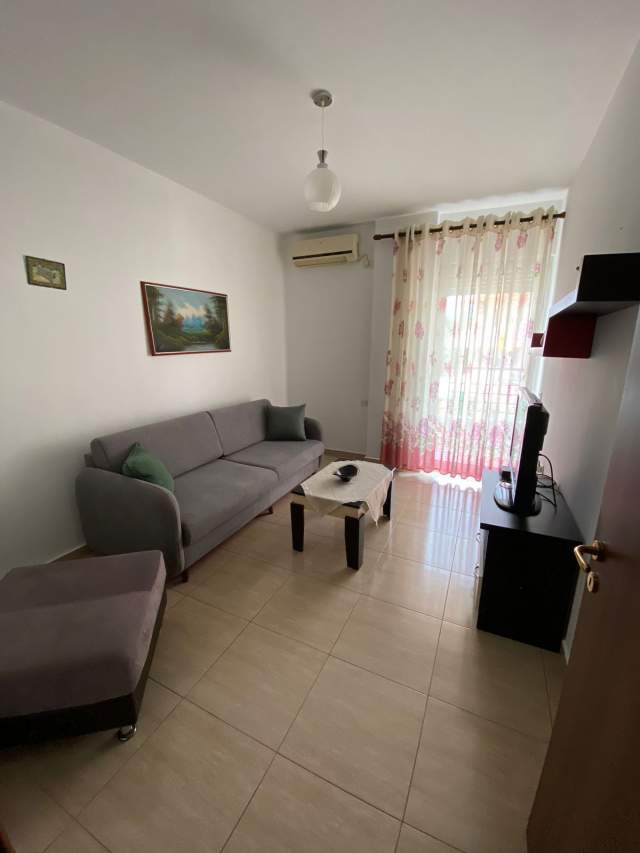 Tirane, jepet me qera apartament 1+1+A+BLK Kati 3, 80 m² 400 Euro (Rruga Pjeter Budi)