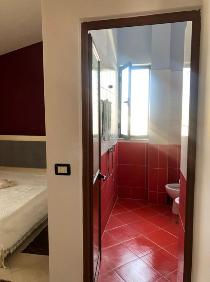 Tirane, jepet me qera Vile 2+1+Aneks+Ballkon Kati 3, 220 m² 400 € (Rruga Pjeter Arbnori)