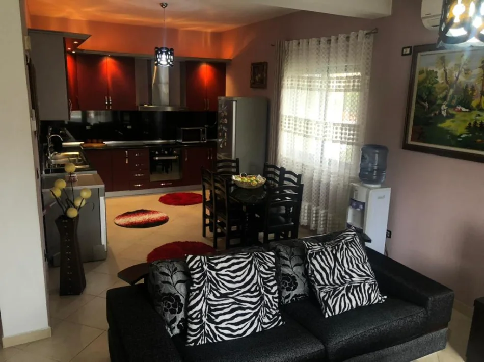 Tirane, jepet me qera Vile 2+1+Aneks+Ballkon Kati 3, 220 m² 400 € (Rruga Pjeter Arbnori)