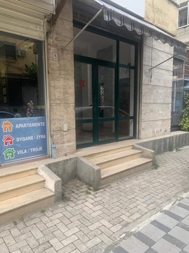 Tirane, jepet me qera dyqan Kati 1, 20 m² 30.000 Leke (Rruga Naim Frasheri)