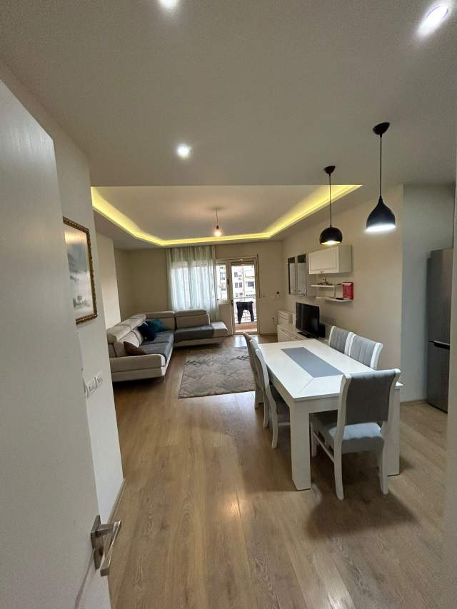 Tirane, jepet me qera apartament 3+1+BLK Kati 8, 120 m² 800 Euro (Jordan Misja)