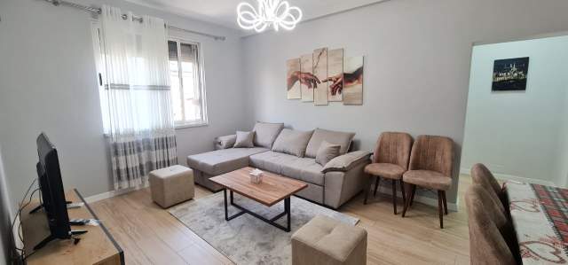 Tirane, jepet me qera apartament 1+1 Kati 3, 51 m² 400 Euro (Muhamed Gjollesha)