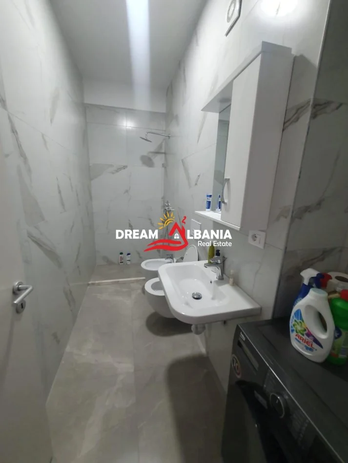 Tirane, jepet me qera apartament 2+1 , 66 m² 700 € (ne Ali Dem tek Kompleksi Mangalem)