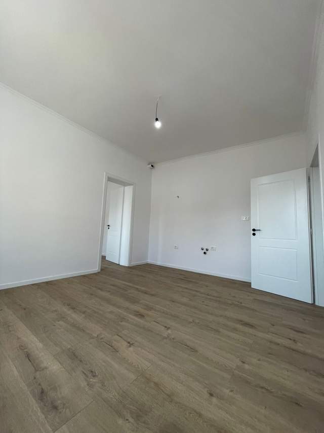 Tirane, shes apartament 1+1 Kati 3, 43 m² 82.000 Euro (rruga e kavajes)