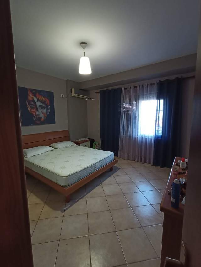 Tirane, jap me qera apartament 2+1 Kati 2, 500 Euro (Jordan Misja)
