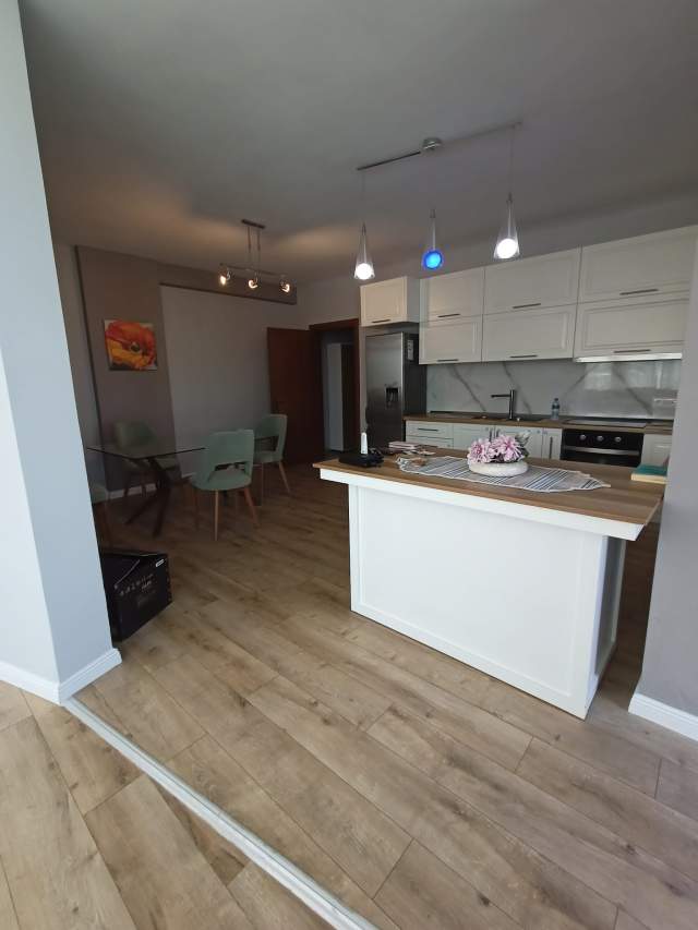 Tirane, jap me qera apartament 2+1 Kati 2, 500 Euro (Jordan Misja)