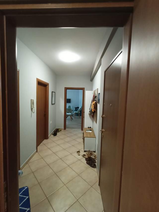 Tirane, jap me qera apartament 2+1 Kati 2, 500 Euro (Jordan Misja)