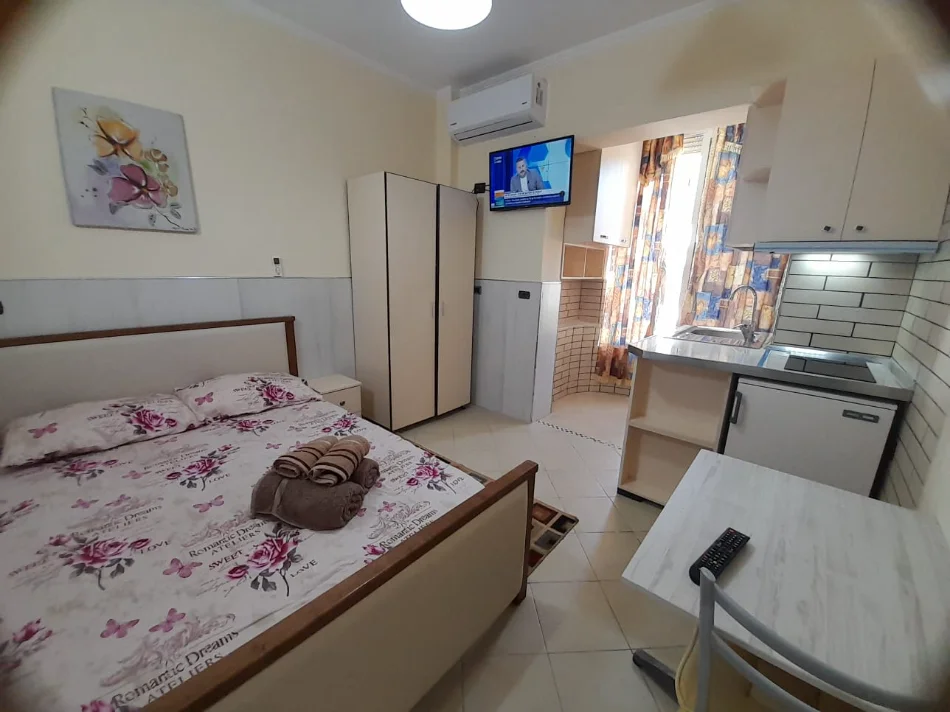 Tirane, jepet me qera garsonier 1+1 Kati 2, 37 m² 320 € (Rruga gjon mili)