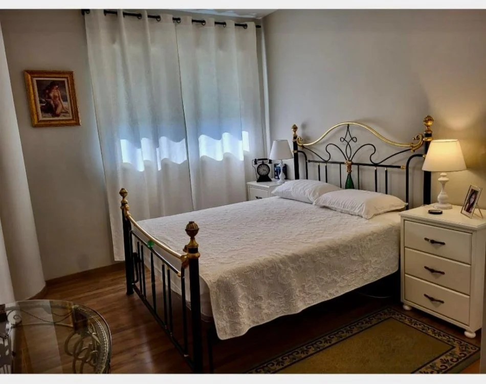 Tirane, jepet me qera apartament 2+1+ 2 tualete + 2 ballkone , Kati 5, 100 m²