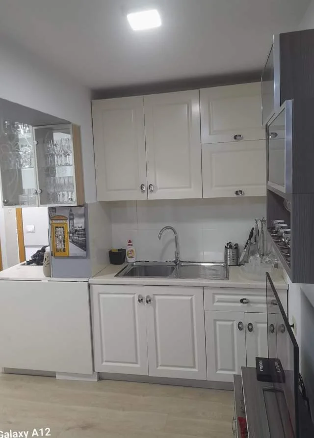 Tirane, jepet me qera shtepi 2+1 Kati 1, 100 m² 550 Euro (Rruga Vllazën Huta 3, Tiranë)