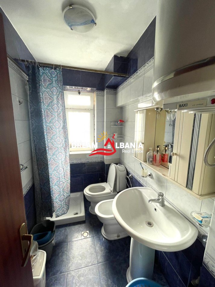 Apartament 2+1 me qera ne qender tek Rruga e Durresit